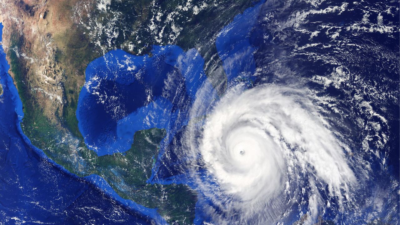 Hurricane expected to hit Louisiana Bermuda Re